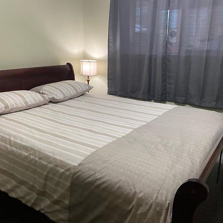 1 Bedroom Suite In Langford. Виктория Экстерьер фото