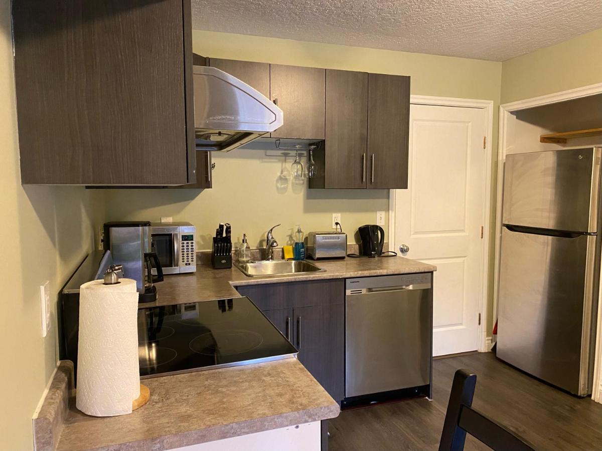 1 Bedroom Suite In Langford. Виктория Экстерьер фото