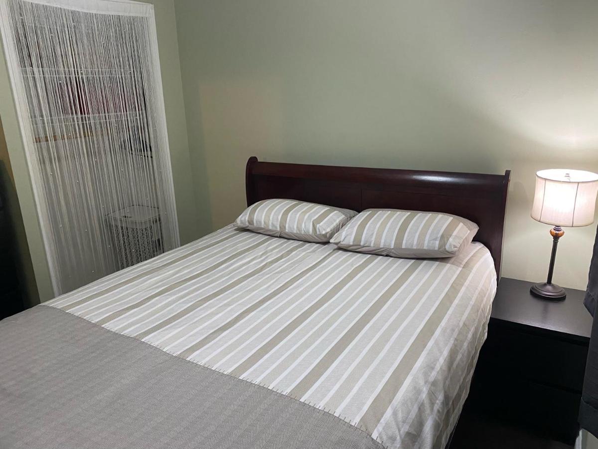 1 Bedroom Suite In Langford. Виктория Экстерьер фото