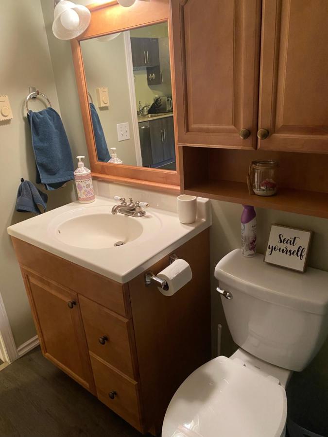 1 Bedroom Suite In Langford. Виктория Экстерьер фото